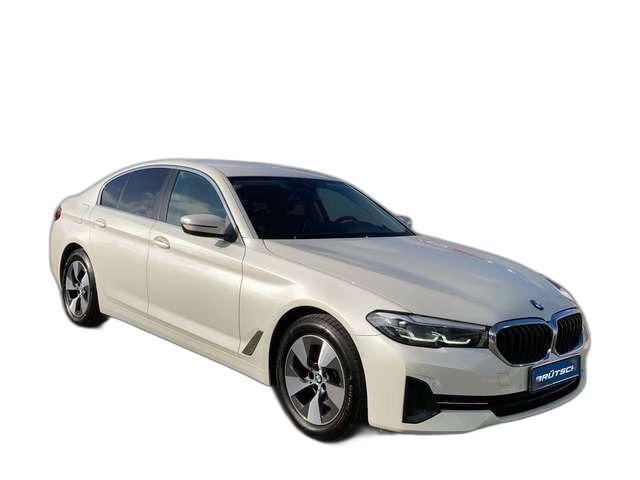 BMW 520d xDrive Mild-Hybrid LEDER / AHK / STHZG / NAVI /